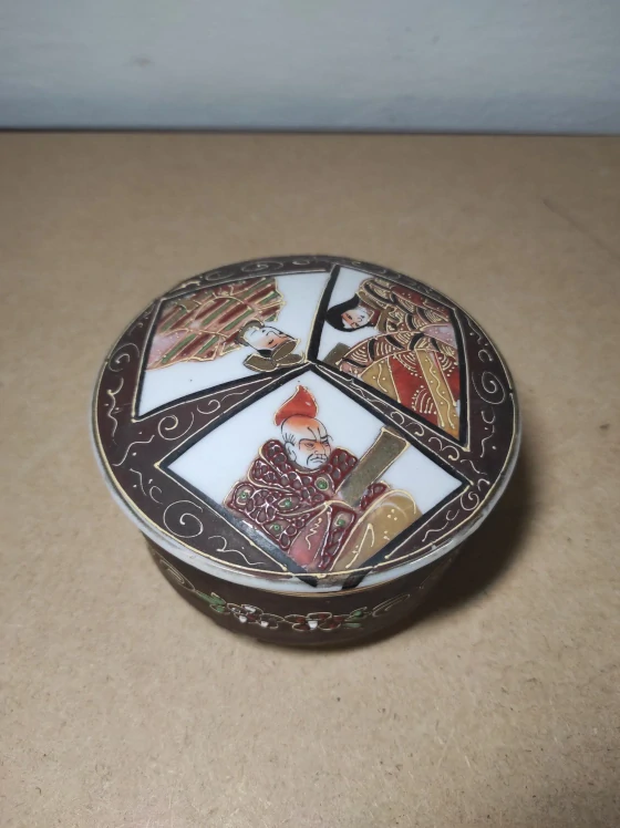 Stará japonská dóza 