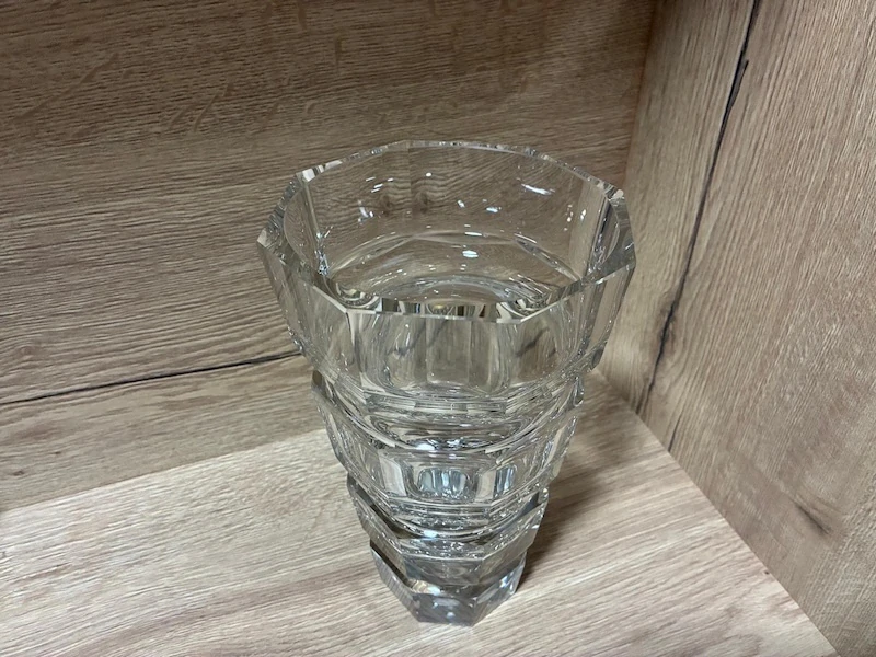 Masivní skleněná váza – čiré sklo