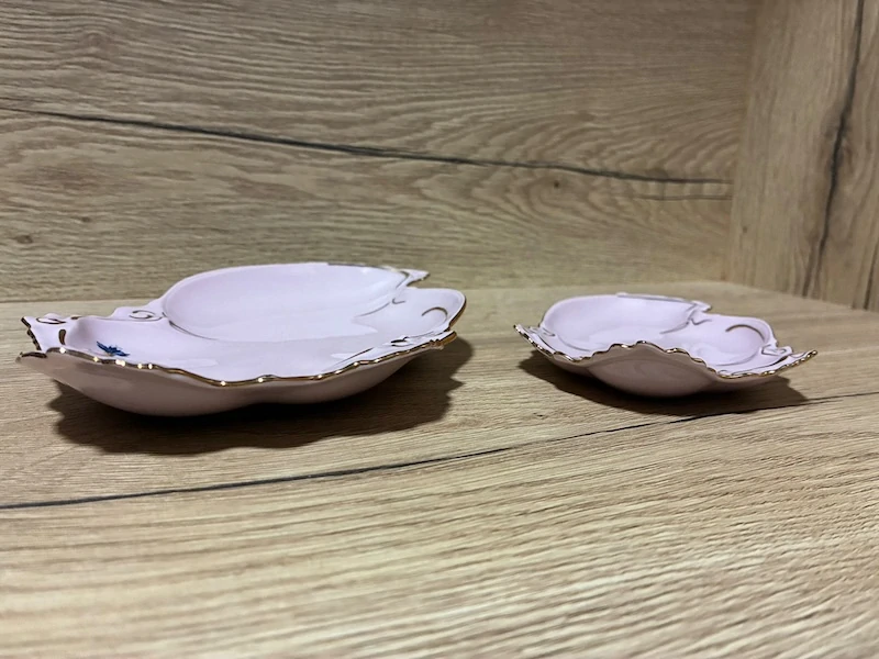 2× růžový porcelánový talířek H&C Chodov