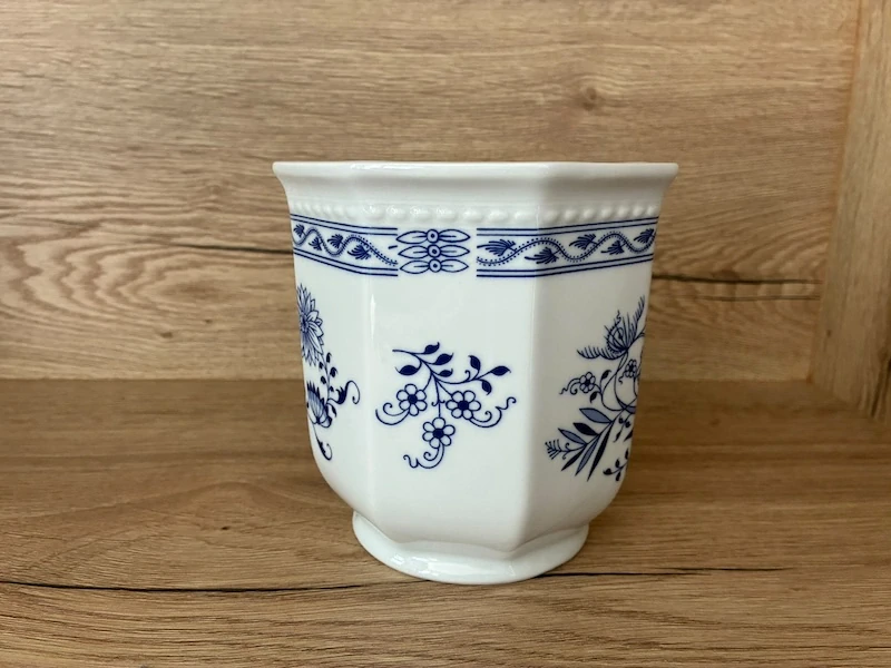 Osmihranný obal na květináč – cibulák