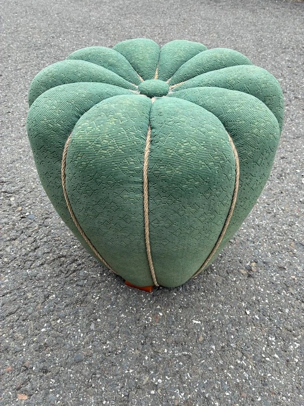Retro taburet Jindřich Halabala – Tulipán, UP závody