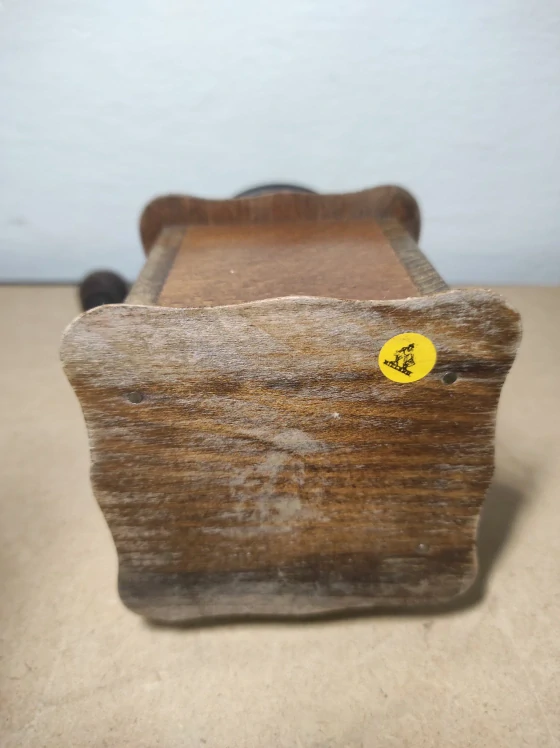 Starý mlýnek na kávu 