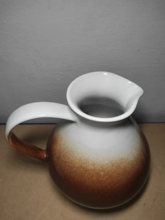 Keramický džbán 