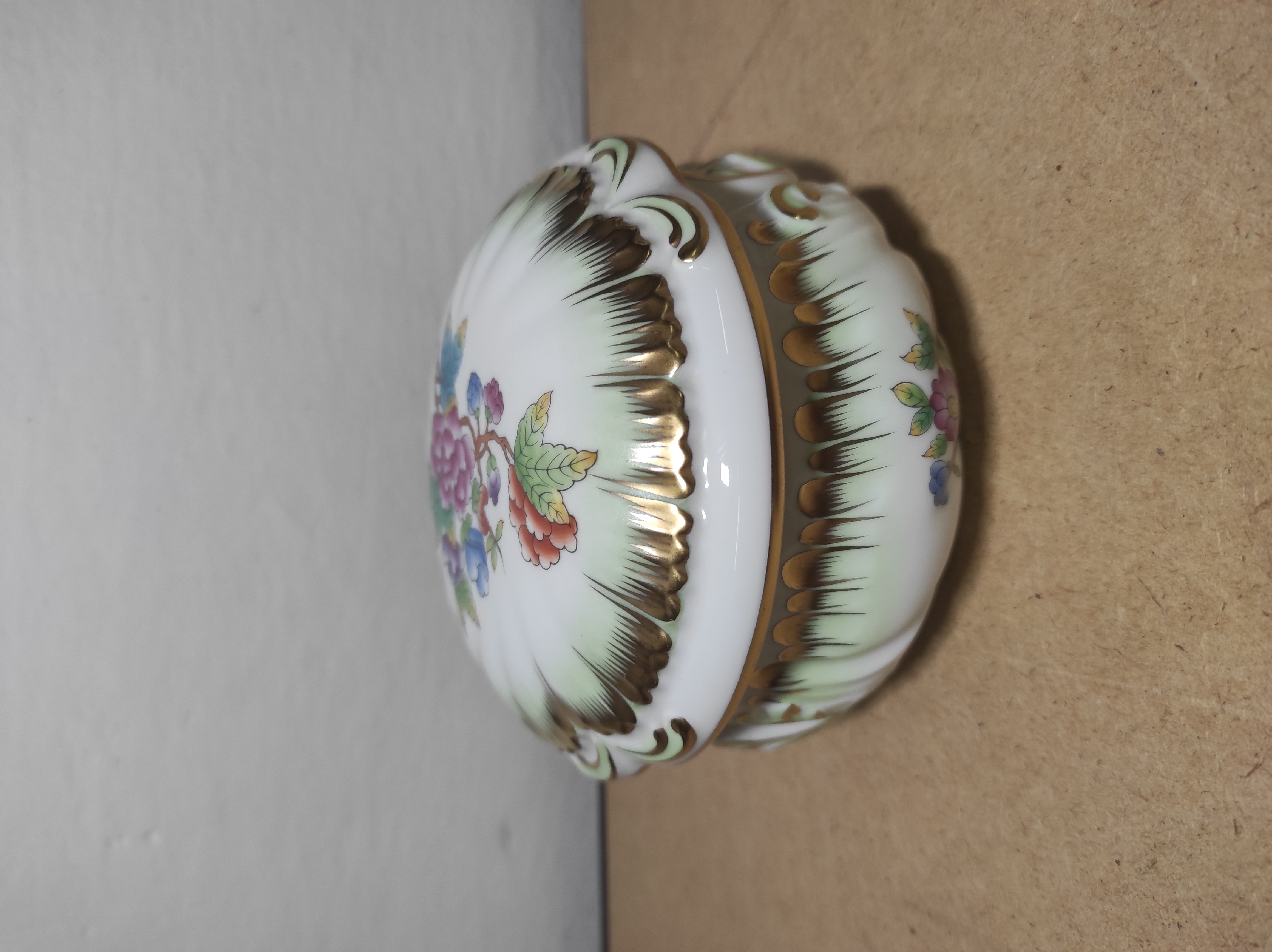 Stará porcelánová dóza Herend