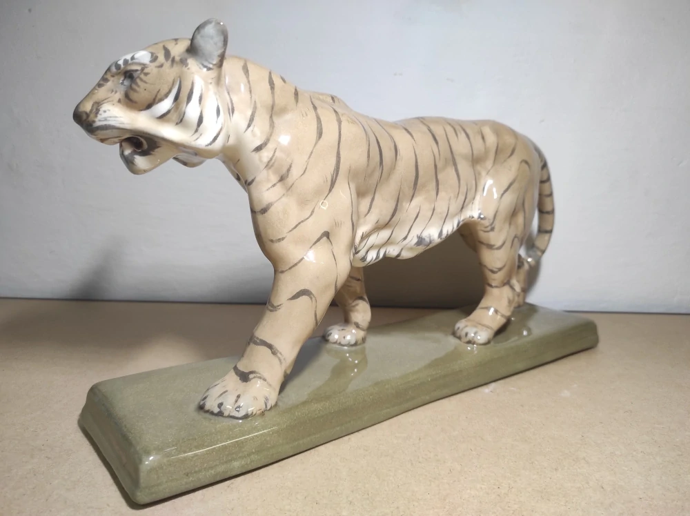 Soška tygra - Ditmar Urbach 