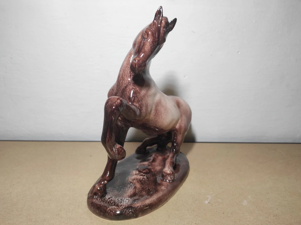 Glazovaná soška koně 