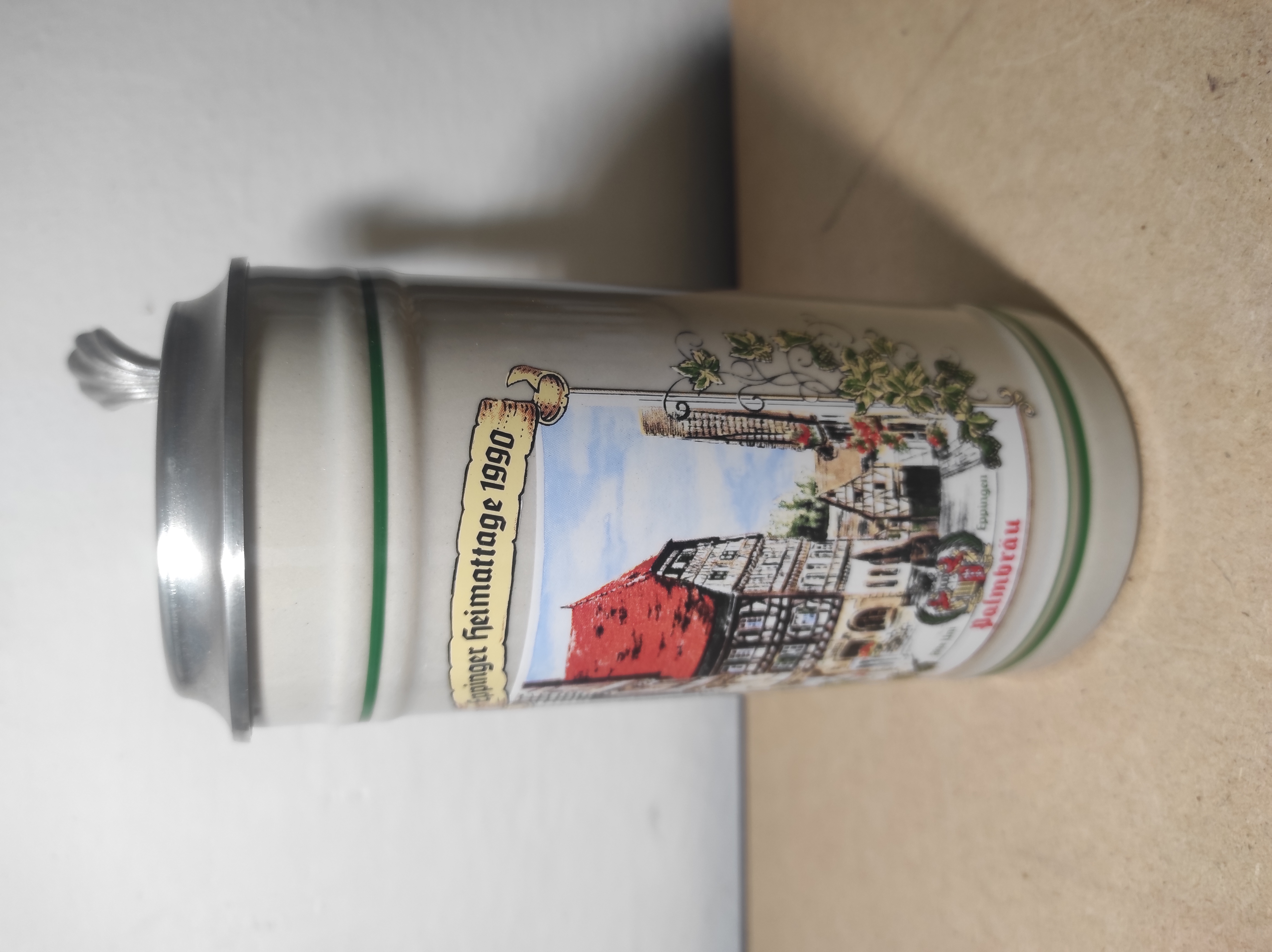 Korbel s cínovým víkem 