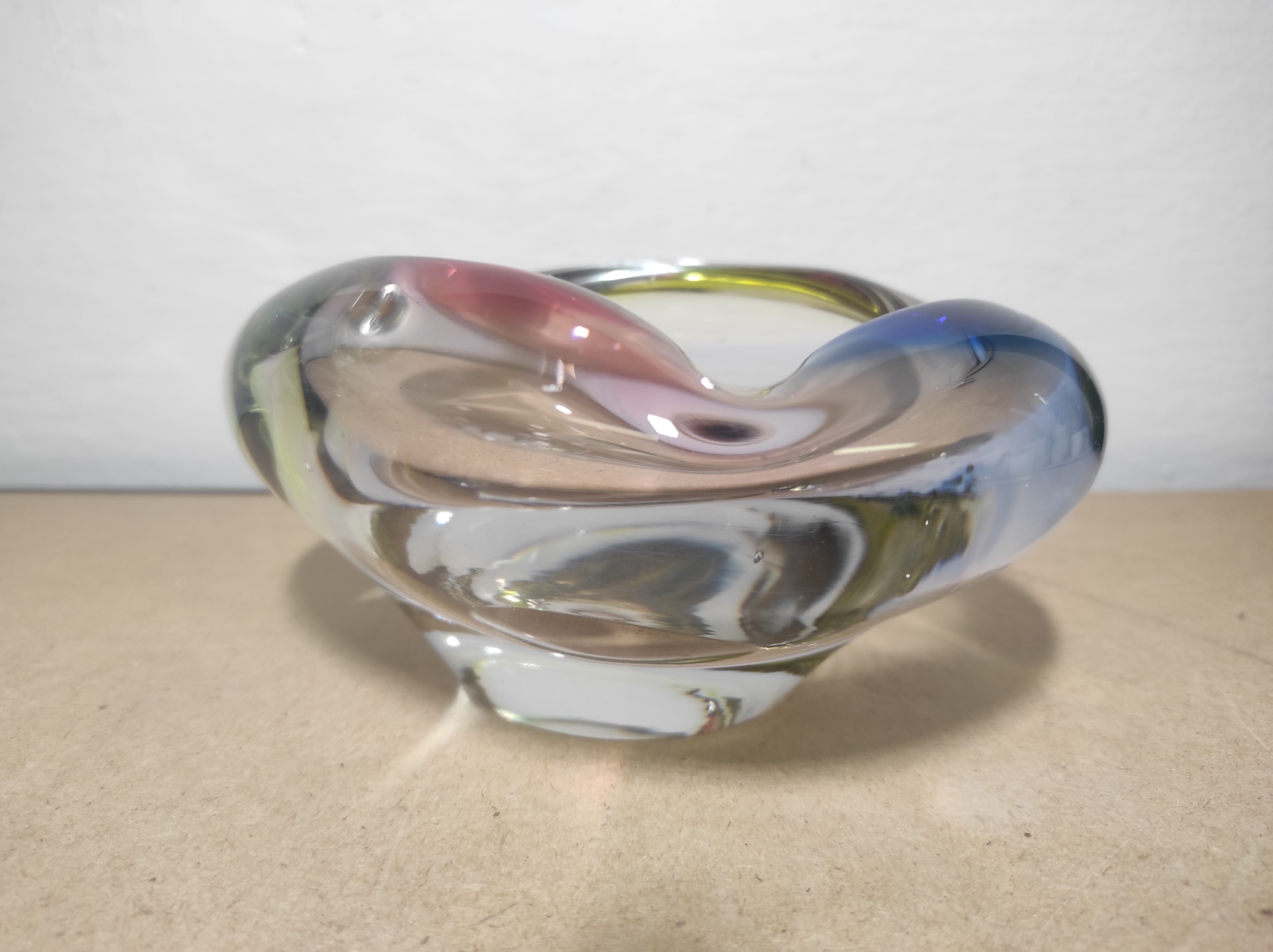 Popelník hutní sklo 