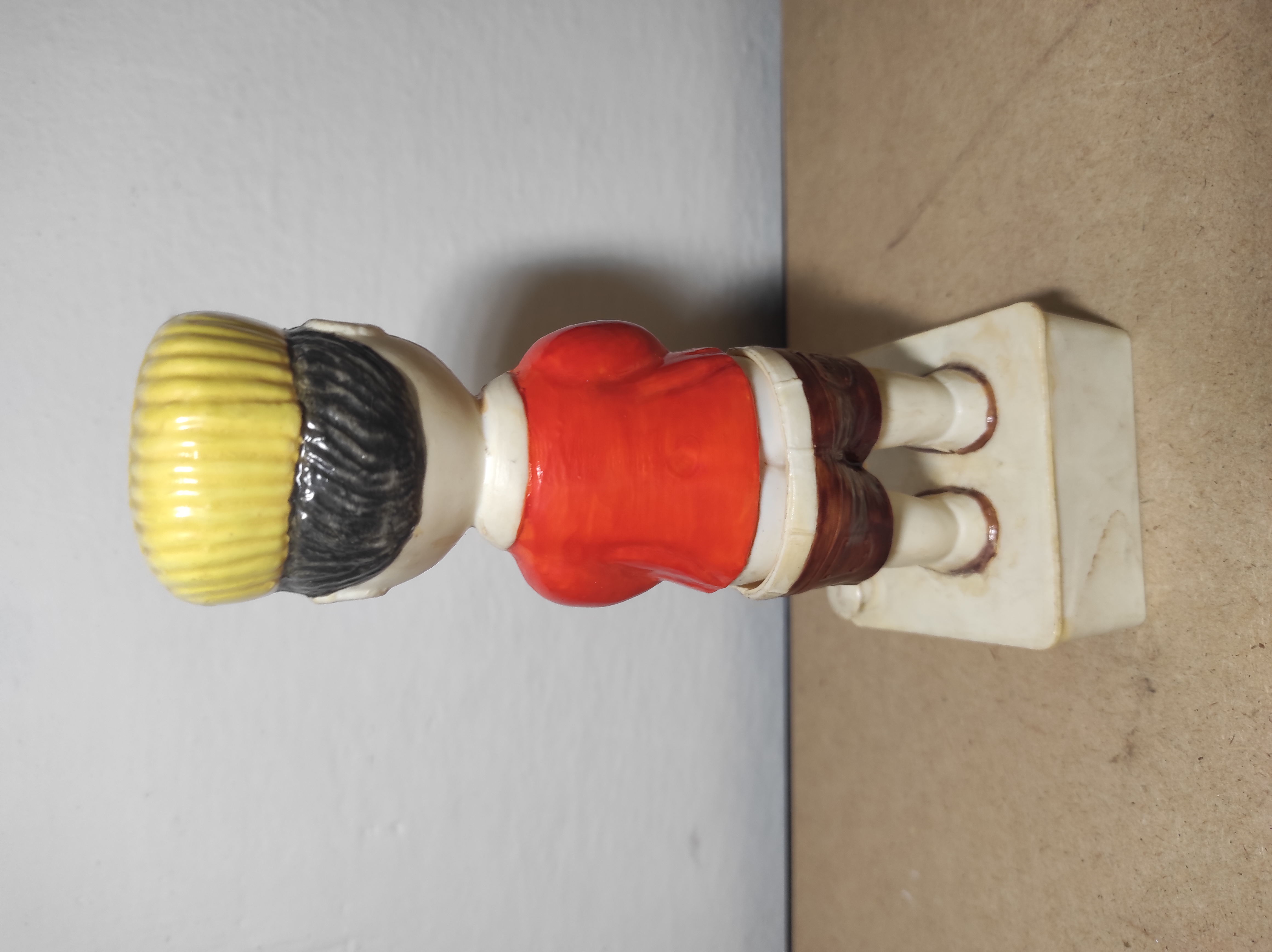 Retro čůrající chlapeček - hračka