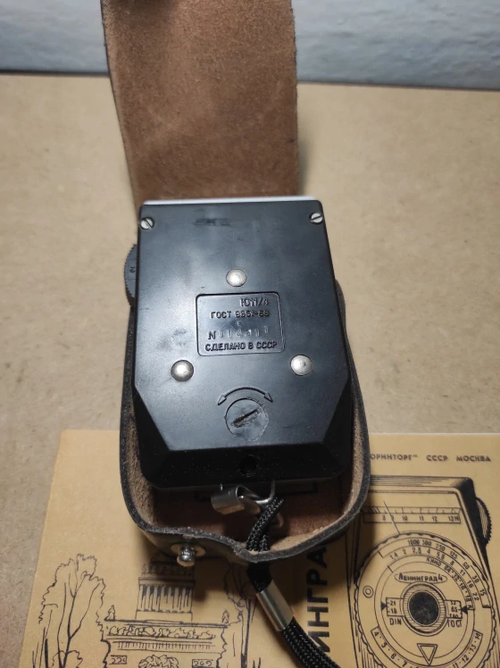 Ruský expozimetr Leningrad 4