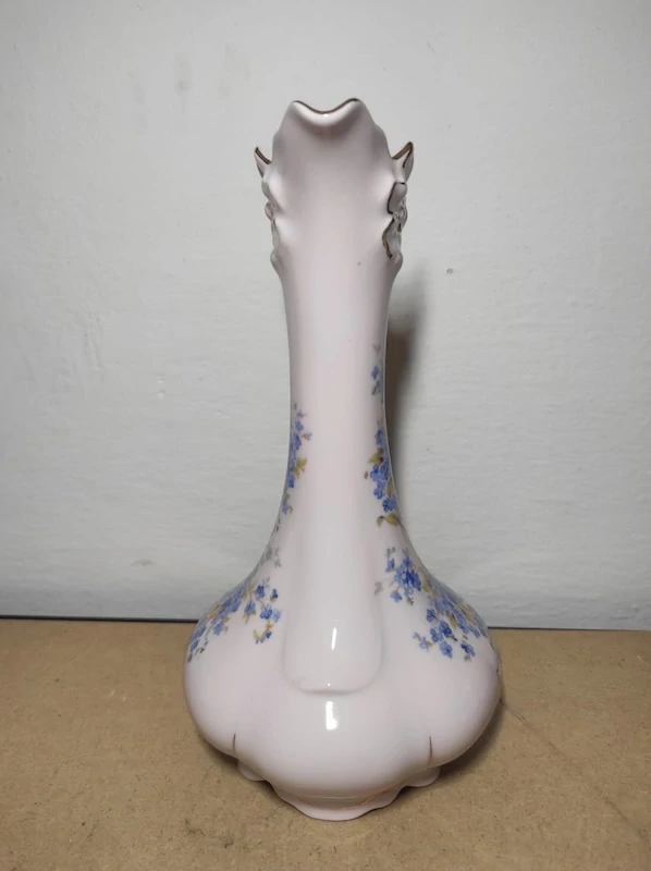 Váza z ružového porcelánu s pomněnkami č.2