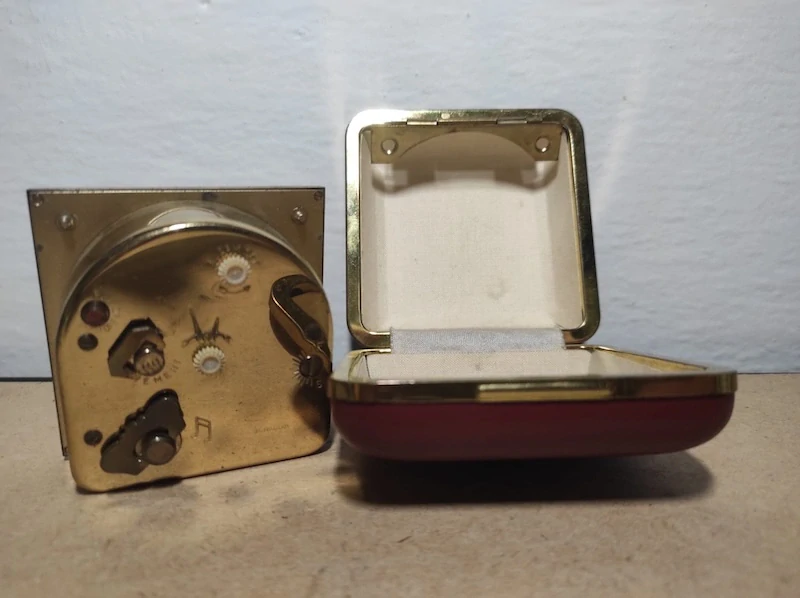 Starý cestovní budík EUROPA