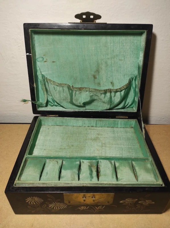 Čínská zdobená šperkovnice 