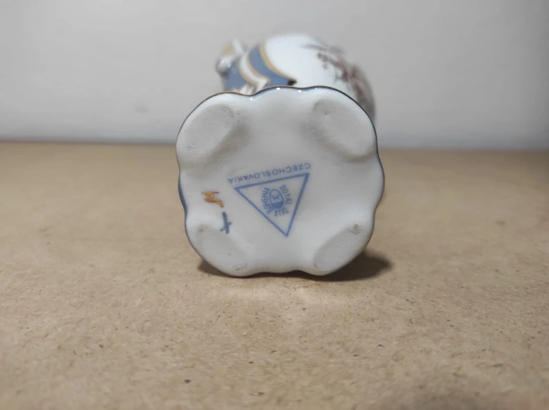 Vázička Royal Dux