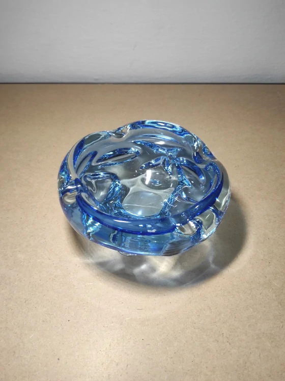 Popelník hutní sklo