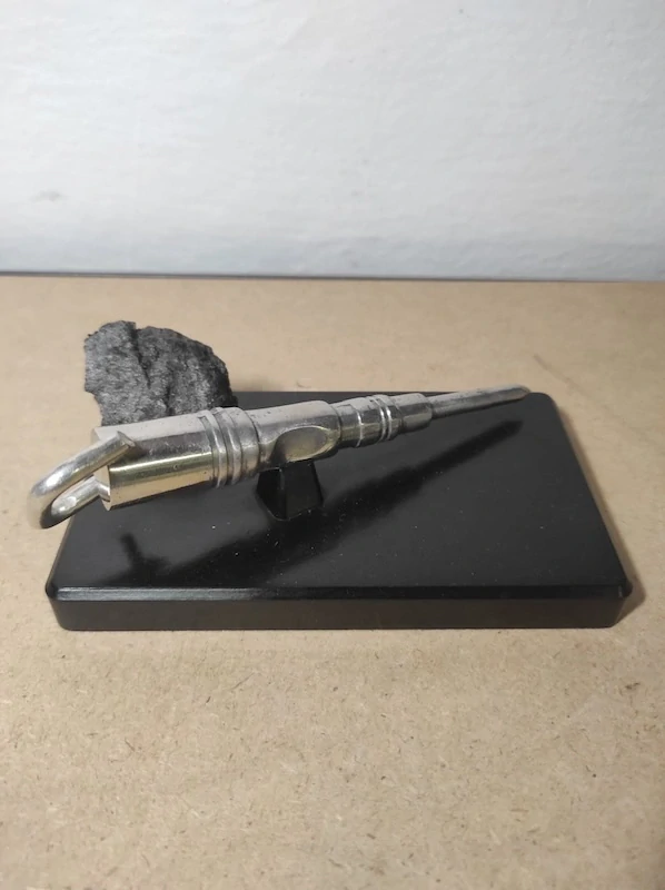 Stará plastová dekorace - hornická sbíječka 