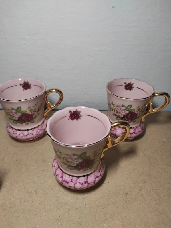 Růžové porcelánové hrnky + vázička Dalovice