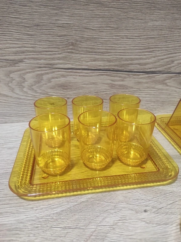 Retro plastová likérka, slánka, máslenka 