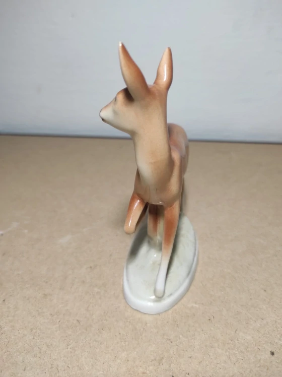 Soška laň značeno Royal Dux