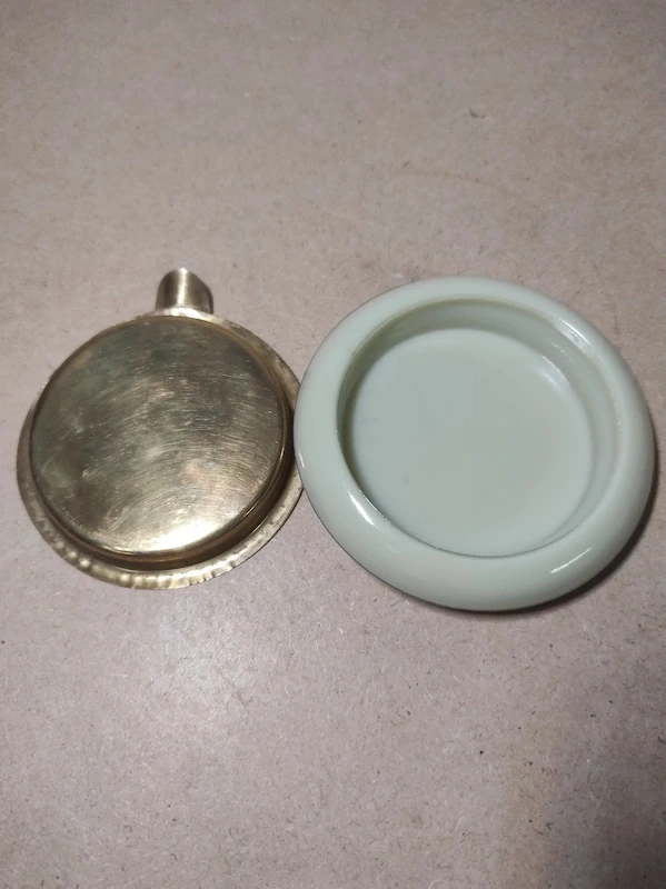 Retro popelník na jednu cigaretu 