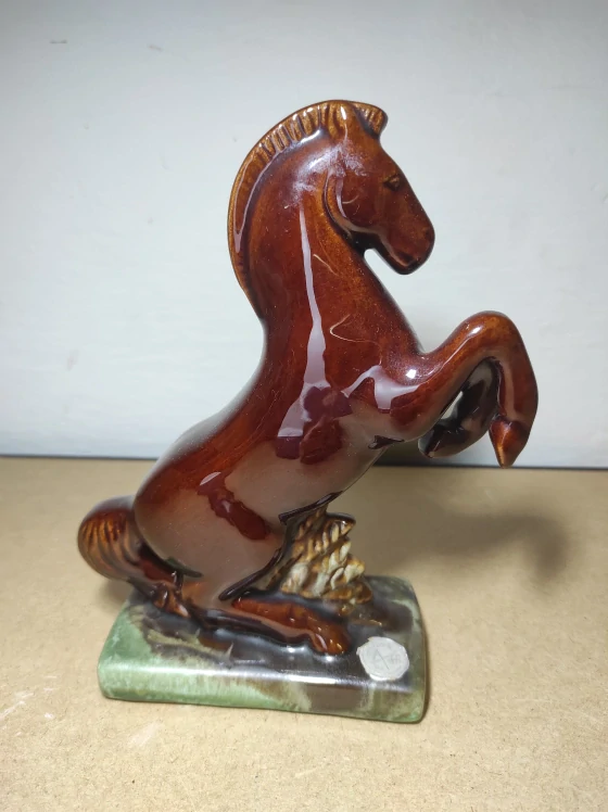 Keramická soška koně, Jihokera Bechyně 