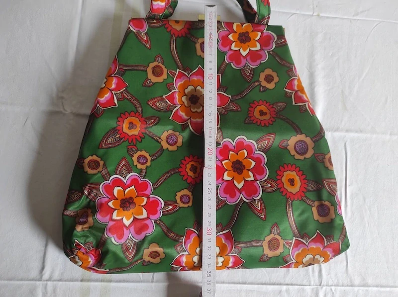 Retro nákupní taška se zapínáním 