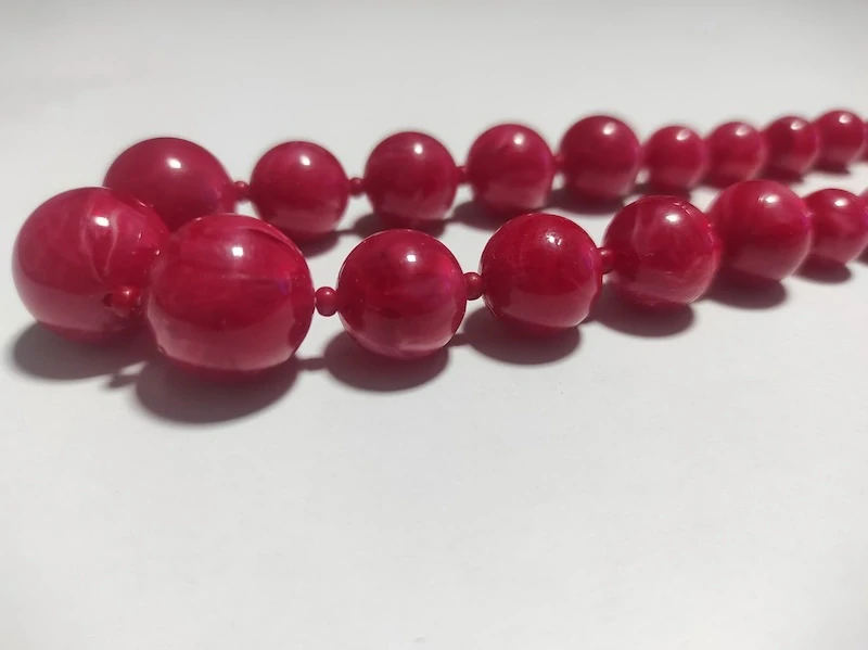 Retro dámský červený náhrdelník 