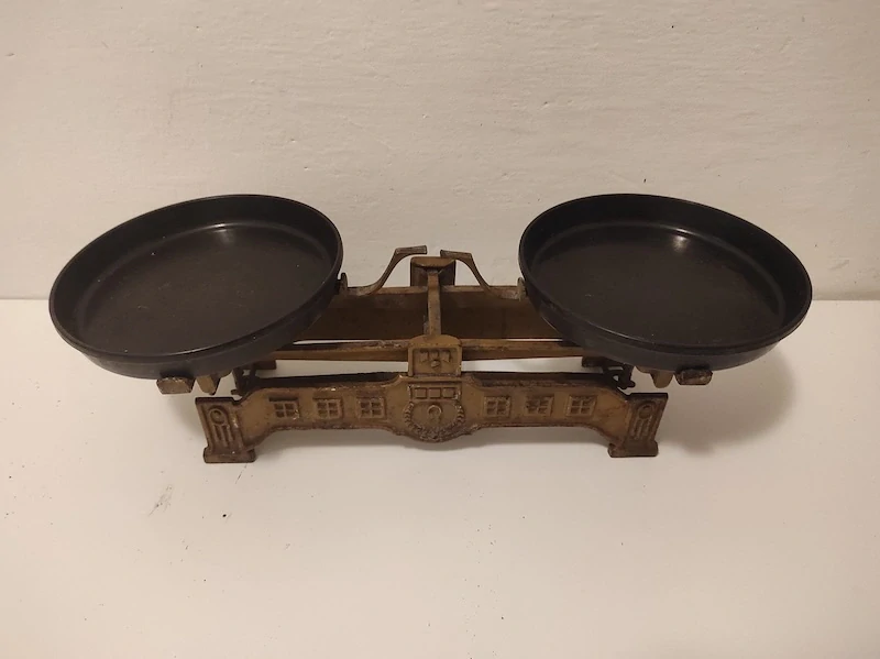 Stará kuchyňská váha 