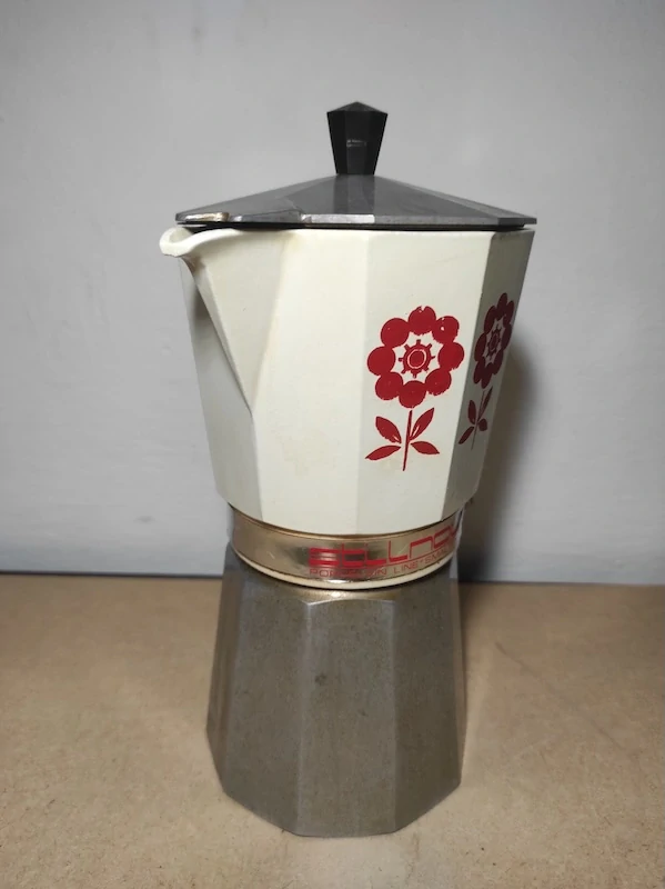 Stará retro moka konvička 