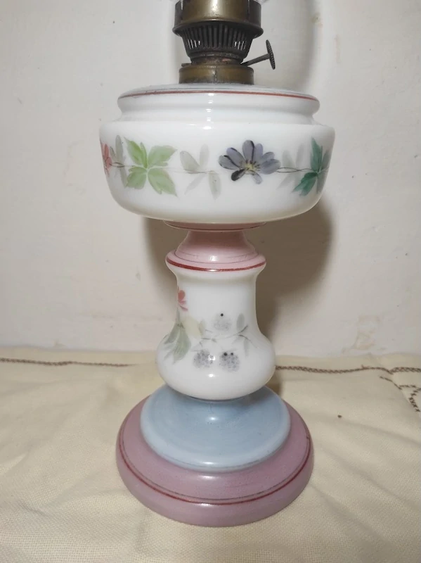 Malovaná stolní petrolejka 