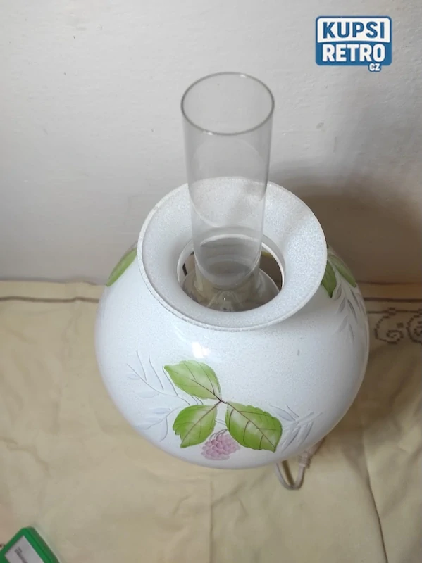 Elektrická lampa ve tvaru petrolejky 