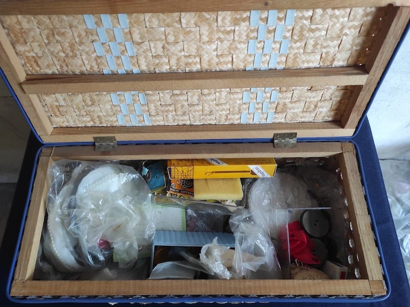 Retro proutěný košík na šití 