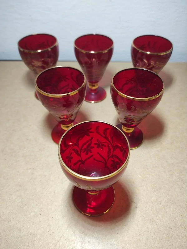 Zlacené rubínové sklenice 