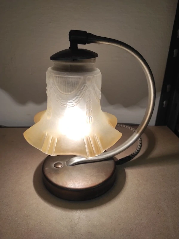 Secesní stolní lampička 