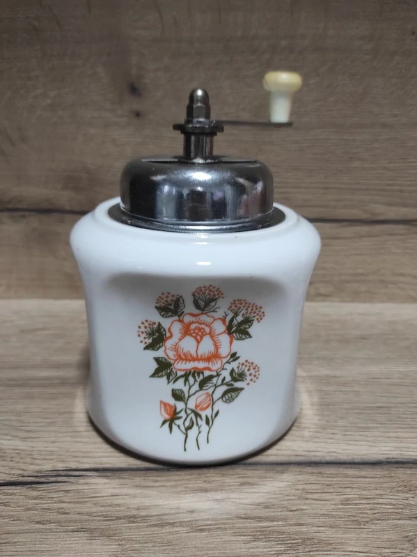 Porcelánový mlýnek 