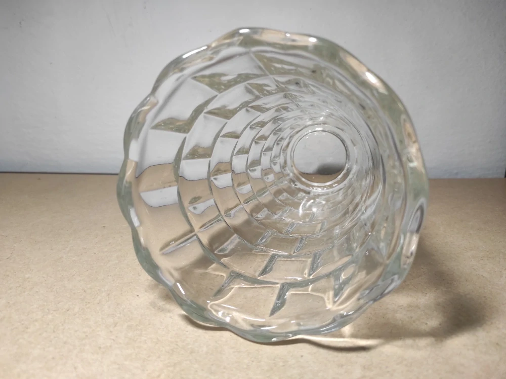 Váza z litého skla