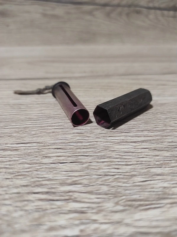 Starožitná stříbrná rtěnka 