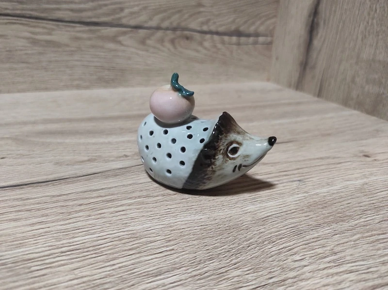 Porcelánový ježek na parátka Royal Dux 