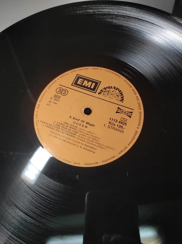 Queen - A Kind Of Magic 