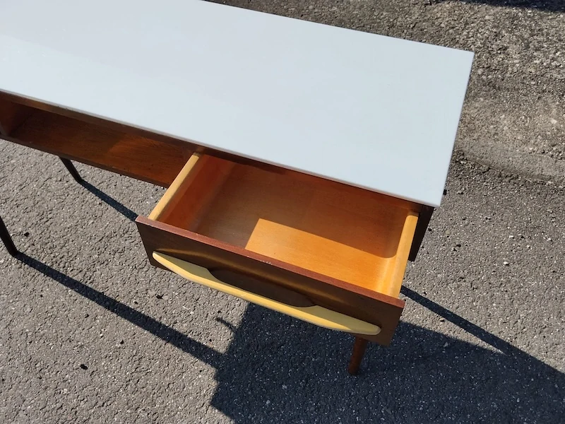 Stolek - Mojmír Požár 