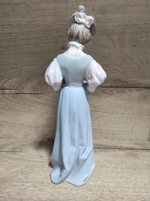 Porcelánová soška Royal Dux – dáma s psíkem