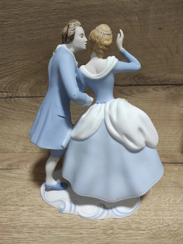 Porcelánová soška Royal Dux – taneční pár (návrh Strobach)