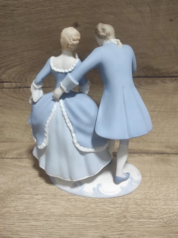 Porcelánová soška Royal Dux – tančící pár (návrh Strobach)