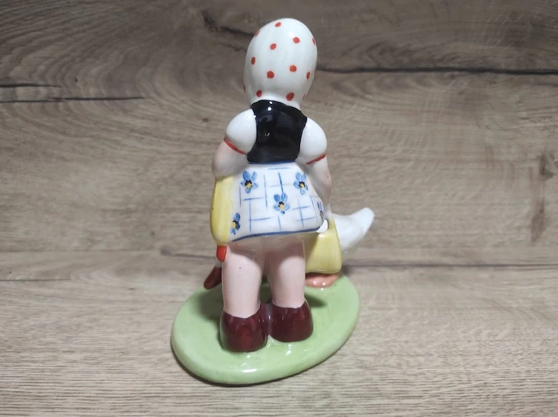 Keramická soška – husopaska