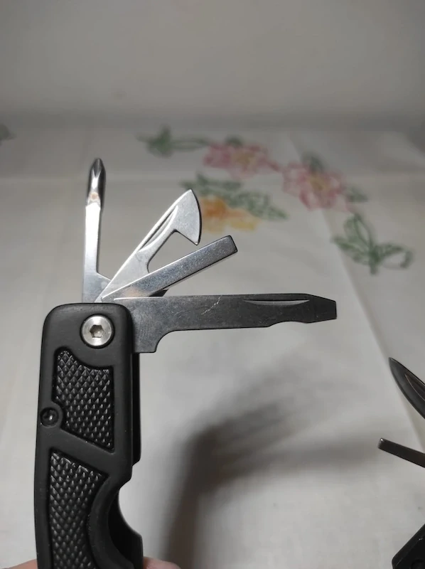 Multifunkční nůž Mercedes