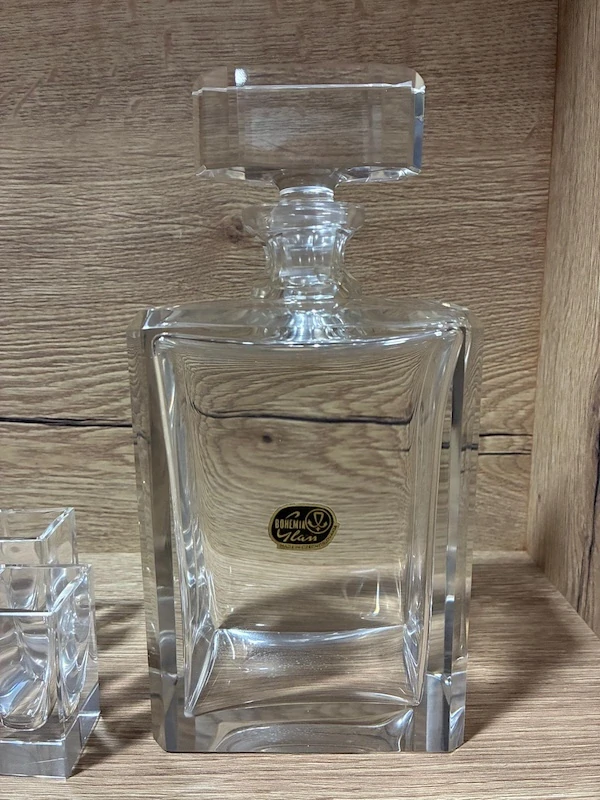 Elegantní skleněná karafa s panáky Bohemia Glass