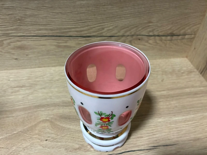 Váza z přejímaného skla
