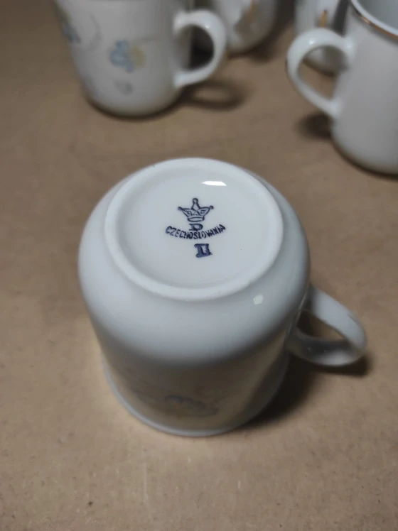 Retro hrnek s květy porcelán zn. Dubí