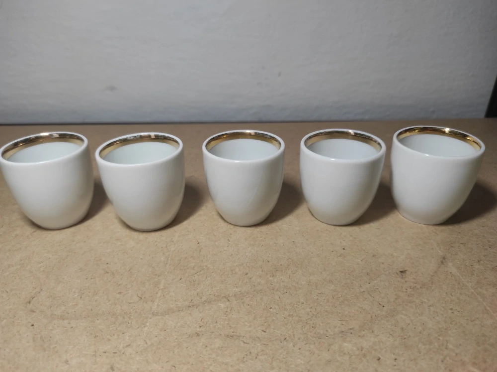Retro porcelánové pohárky motiv veteráni m