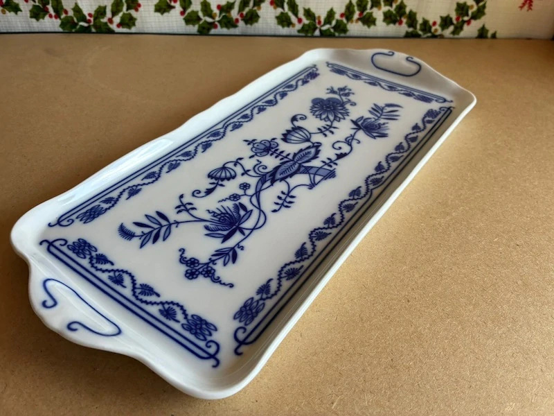Porcelánový cibulákový podnos – RGK Leander 1946